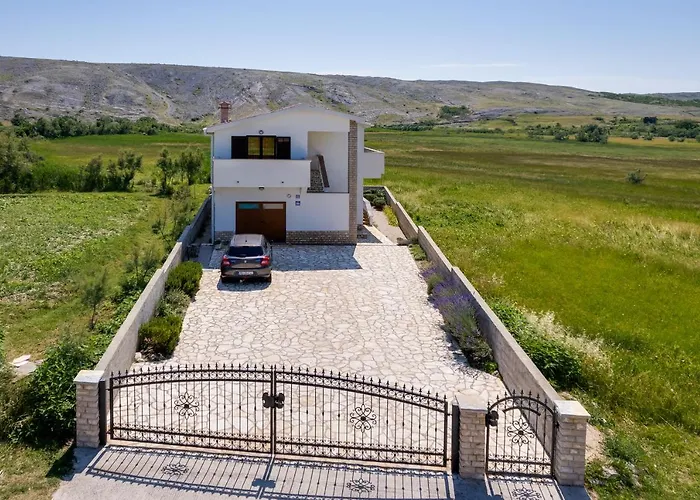 Anica - Island Pag Vlašići