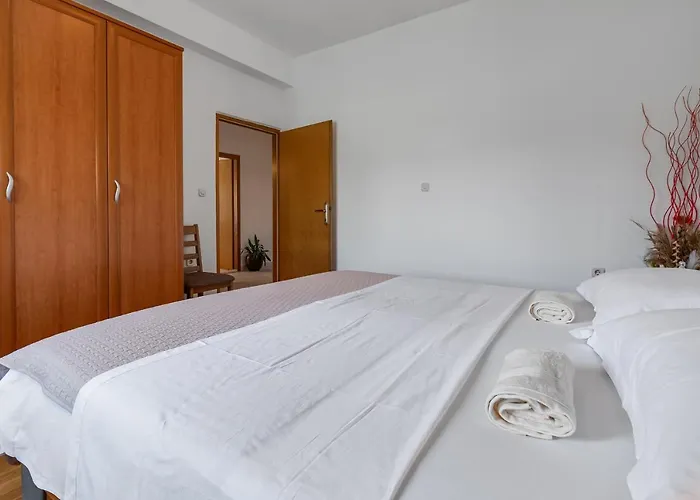 Anica - Island Pag Влашичи