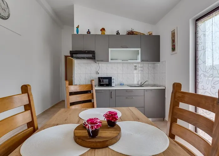 Anica - Island Pag Влашичи